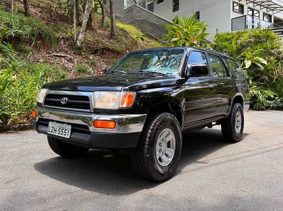 TOYOTA HILUX SW4 3.0 4X4 8V TURBO DIESEL 4P MANUAL